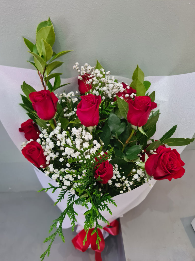 Long red roses in bouquet