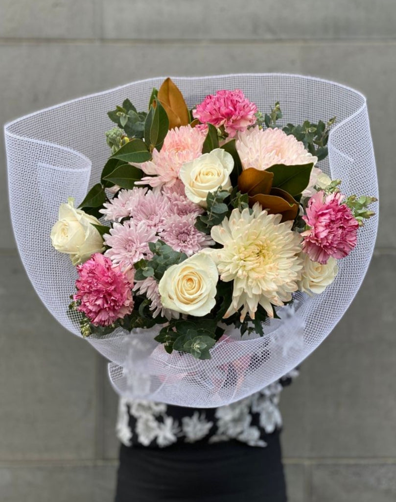 SOFT BLUSH TONES PINKS CREAM BOUQUET FRESH FLOWERS DELIVERY TO MELBOURNE
